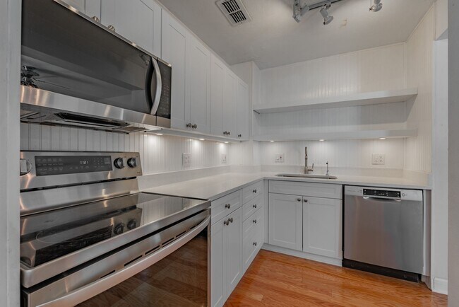 Building Photo - Charming Riverside Heights Rental – Update...