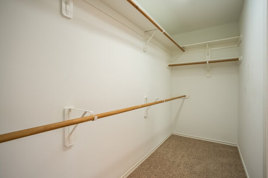 Building Photo - 6402 Bright Falls Ln