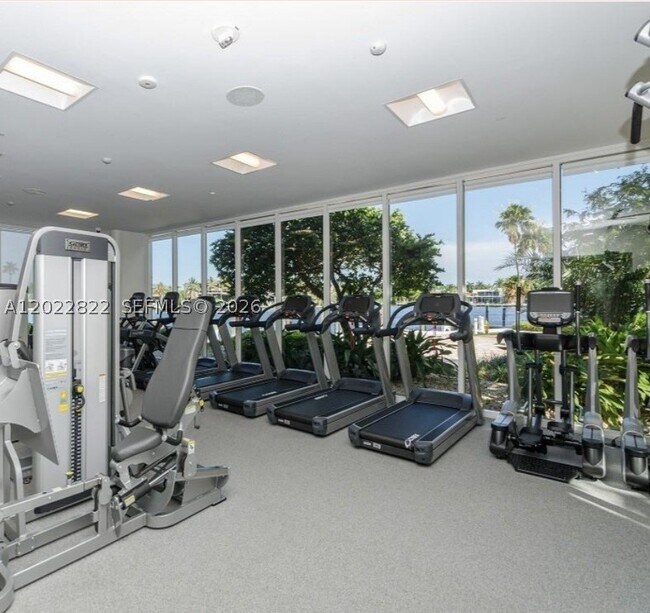 Building Photo - 20281 E Country Club Dr