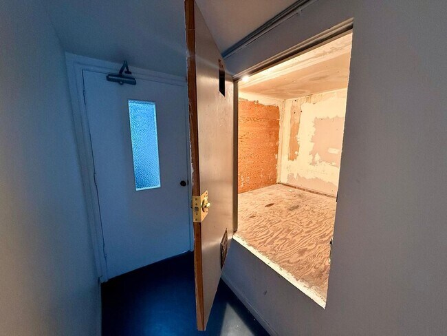 Building Photo - BEAUTIFUL UPPER 3BD/2BA UNIT PLUS BONUS ROOM. TIBURON CONDO. MT.TAM VIEWS!