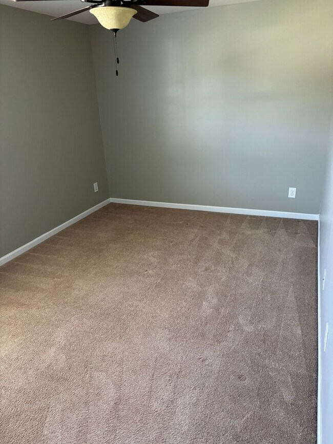 Building Photo - Great 4-Bedroom, 3-Bath