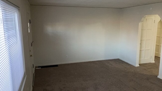 Building Photo - 1076 Sherwood Dr