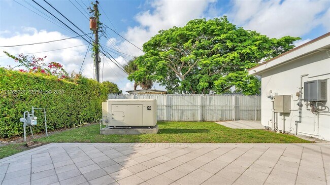 Building Photo - 2900 SW 92nd Ave