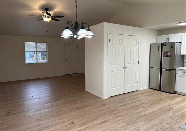 Building Photo - 3238 SW Metolius Ave