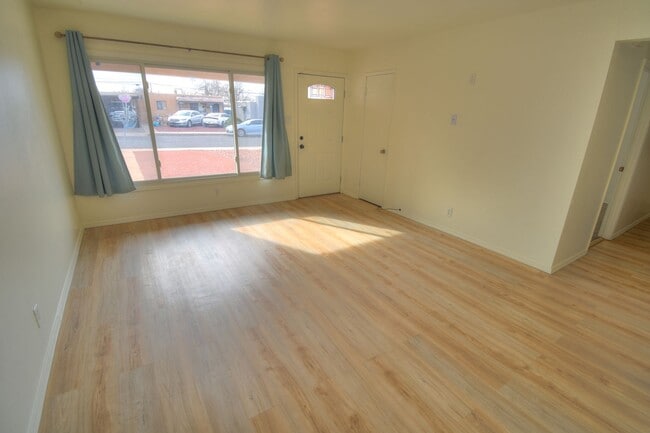 Building Photo - NE Heights 3 Bedroom Home Available----- NOW