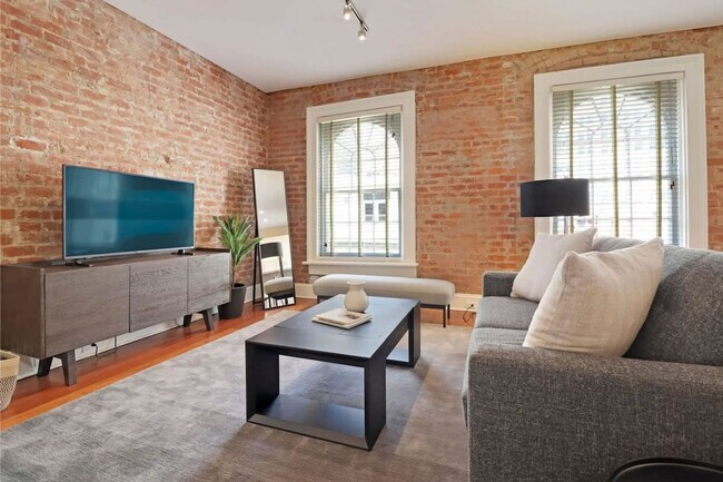 Building Photo - 822 Perdido St