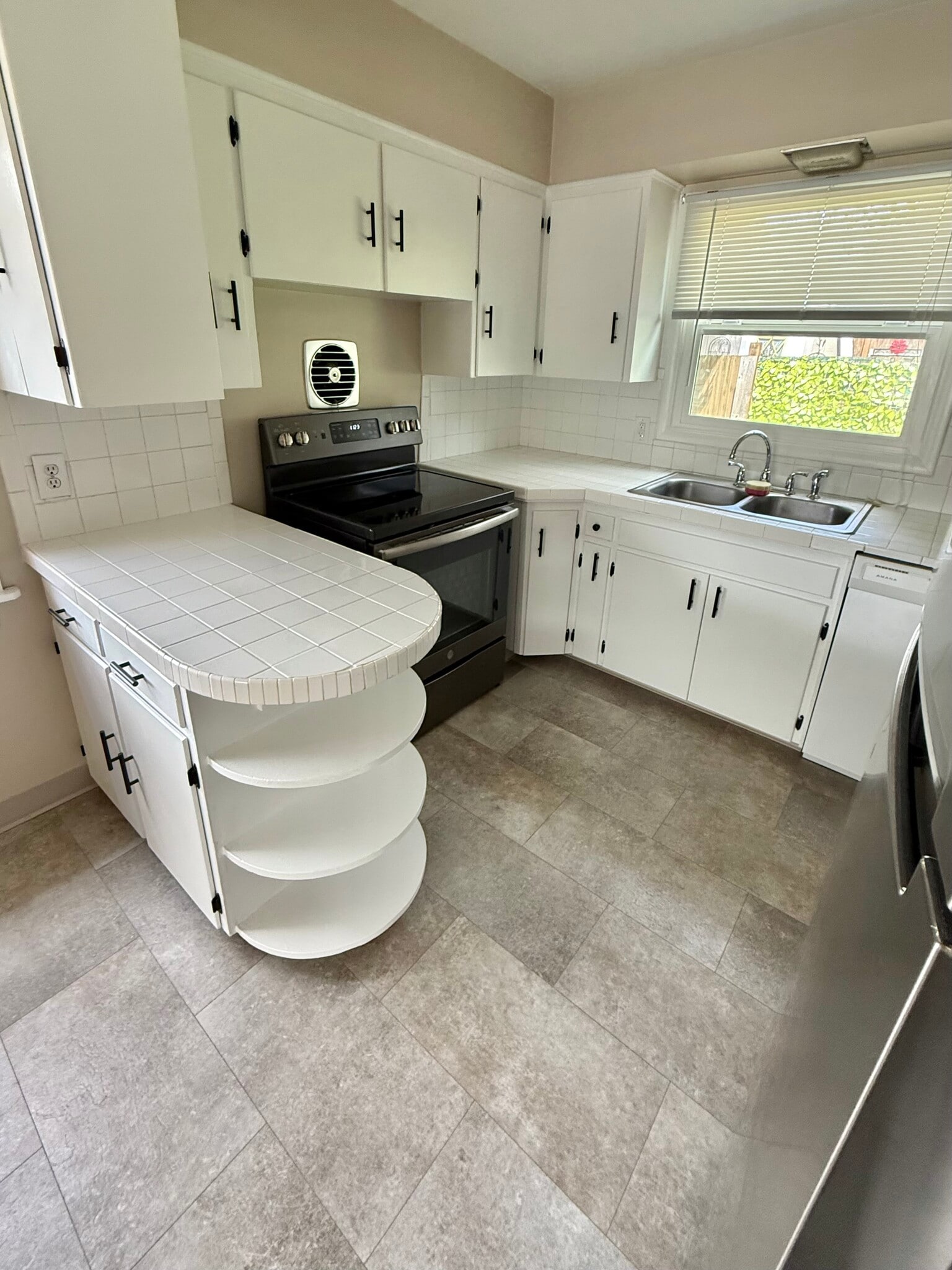 Kitchen - 701 NE 22nd Ave