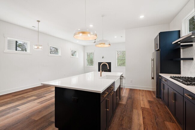 Building Photo - Modern 4-bedroom, 4-bathroom Home in Durham, NC