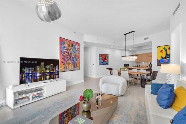 Building Photo - 15811 Collins Ave