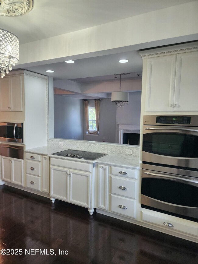 Building Photo - 212 St Johns Ave