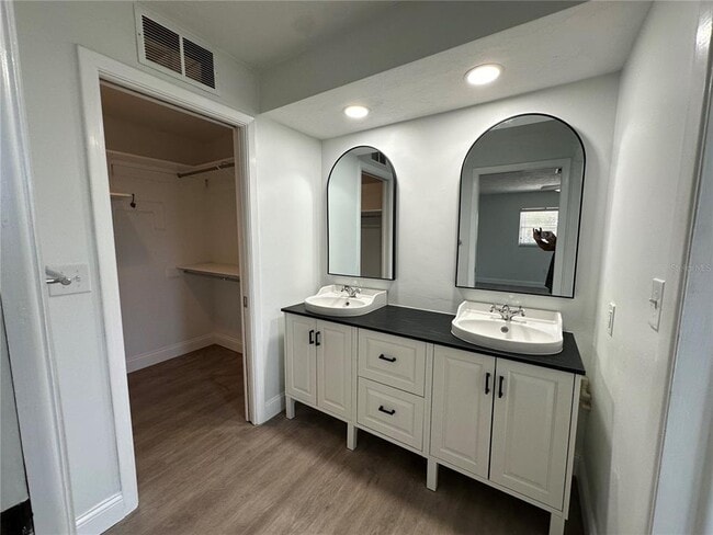 Building Photo - 2487 Breakwater Cir