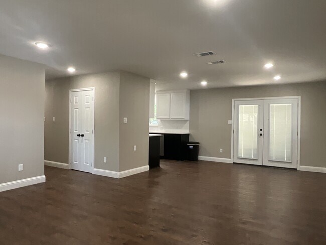 Building Photo - 261 Bois D Arc St