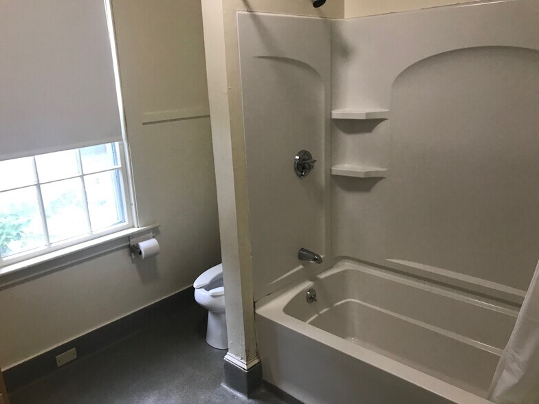 Building Photo - 33 Ward St