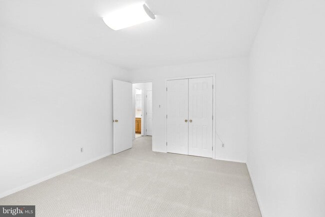 Building Photo - 6284 Rose Hill Dr