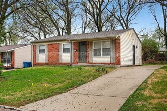 Building Photo - 10216 Royal Dr