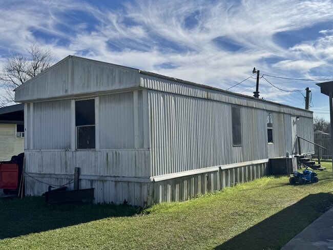 Building Photo - 229 Reggie Rd