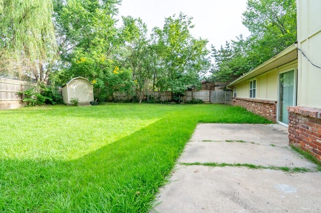 Building Photo - 4 Bed / 2 Bath In South Tulsa!