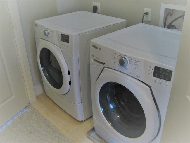 Building Photo - 5813a Kiam St