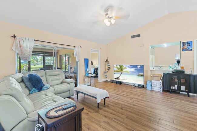 Building Photo - 160 Ramblewood Cir