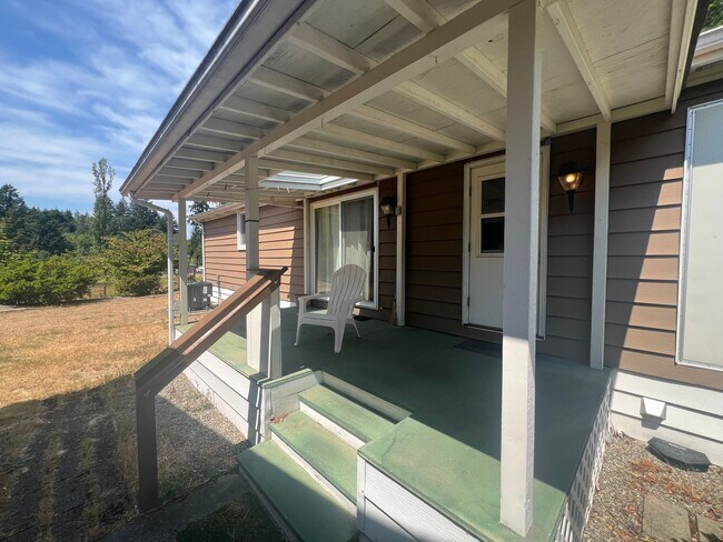 Building Photo - Three Bedroom Rental Home on Acreage! Pets Okay! Available Now!