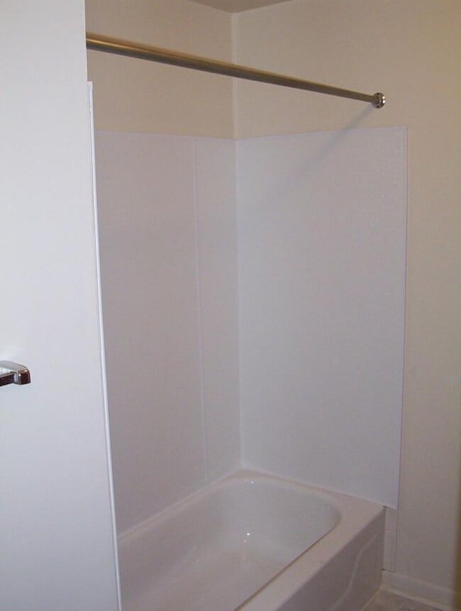 Building Photo - 3 bedroom in Madisonville KY 42431