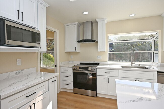 Building Photo - $4590 -- Beautifully Remodeled Brookvale Home on a Quiet Court