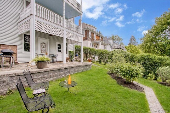 Building Photo - 142 Hudson Terrace