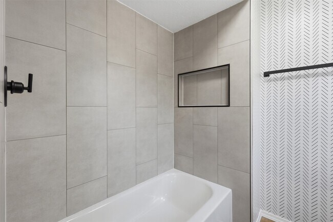 Building Photo - 3930 Cypress Hill Dr