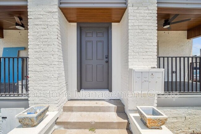 Building Photo - 1435 S Peoria Ave