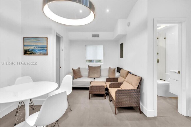 Building Photo - 836 W 40th St