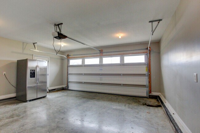 Building Photo - Executive Home on Cul de sac off exit 8.  Hurry.