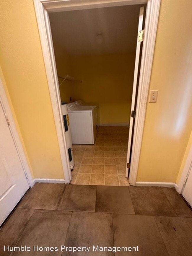 Building Photo - 6 br, 3 bath House - 104 River Tanmer Way