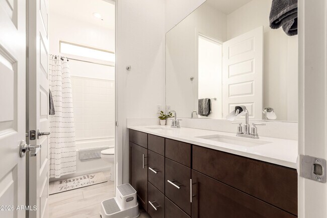 Building Photo - 2034 W Sleepy Ranch Rd