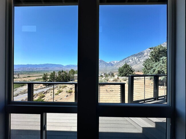 Building Photo - Paradise is the location of this home and ...
