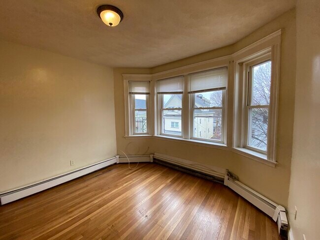 Building Photo - 44 Estes St