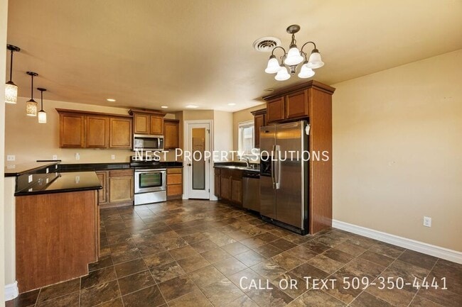Building Photo - 547 S Bayside St