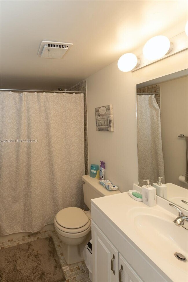 Building Photo - 10425 SW 112th Ave