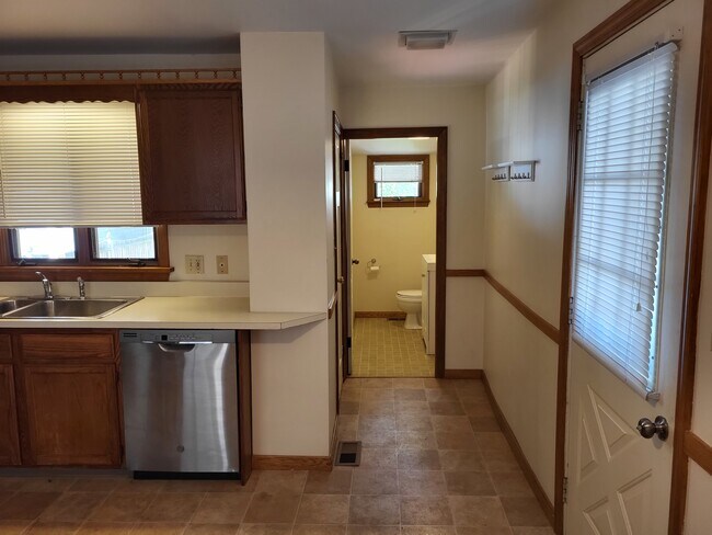 Building Photo - 21 Vine St