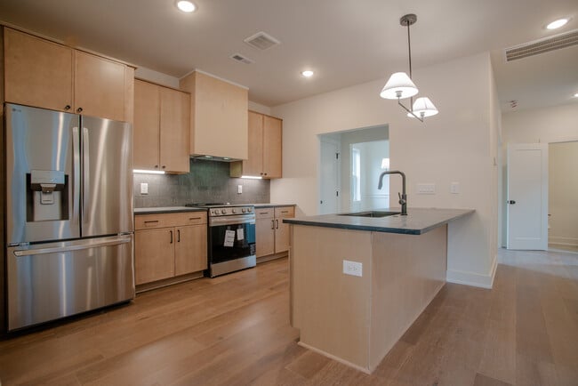 Building Photo - 979 Dozier Pl