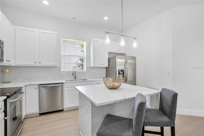 Building Photo - 1659 Hanks Ave