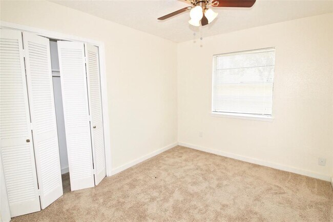 Building Photo - 10402 Gulfstream Ln