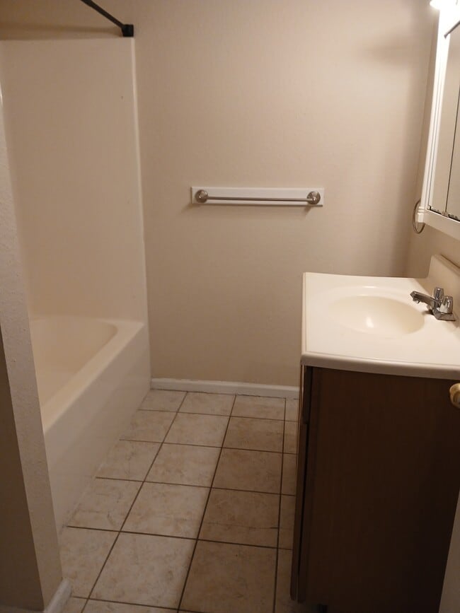 Building Photo - 510 S Poplar St