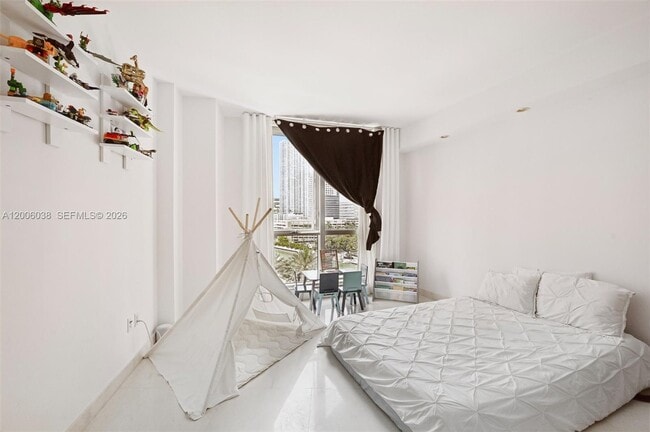 Building Photo - 901 Brickell Key Blvd