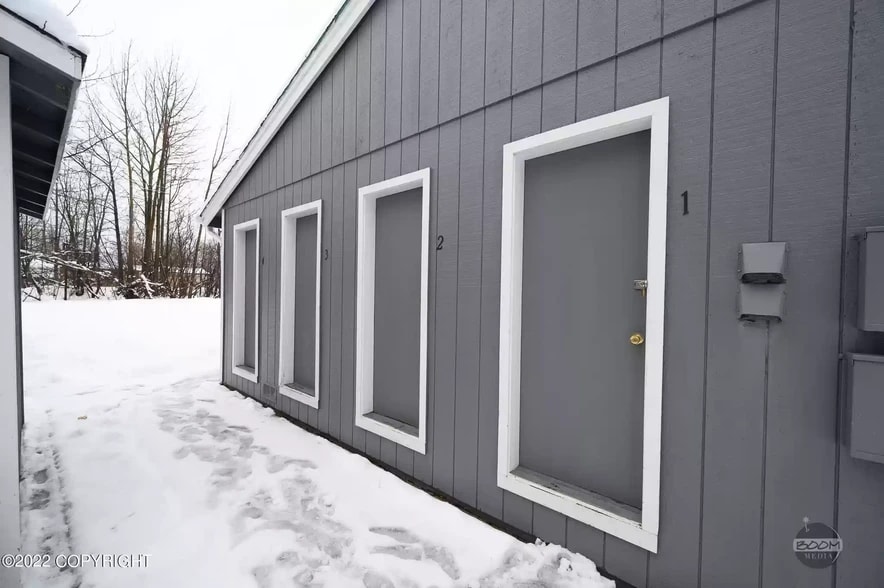 Building Photo - 301 N Spruce Dr