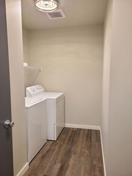 Building Photo - 3014 N Gillis Ct