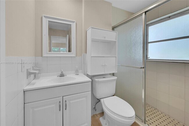 Building Photo - 3217 NE 11th St