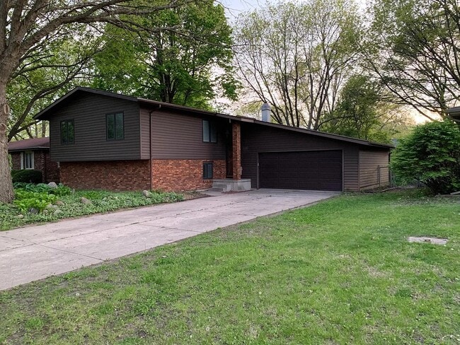 Primary Photo - 516 NW Beechwood St