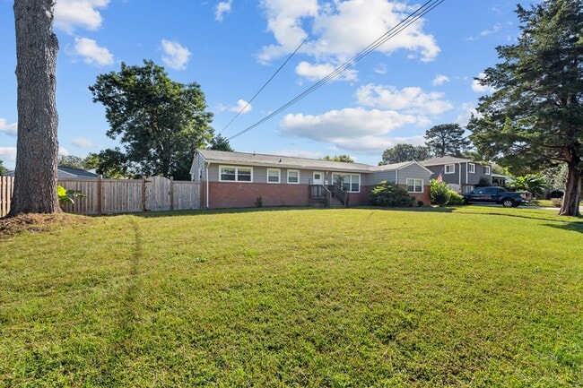 Building Photo - Spacious 4-Bedroom Home with Modern Updates
