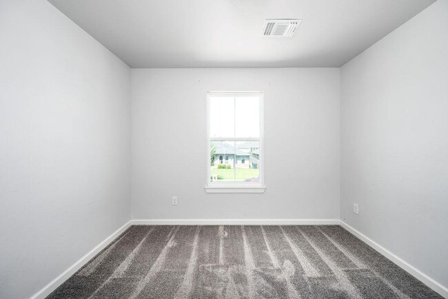 Building Photo - 800 Firefork Ave