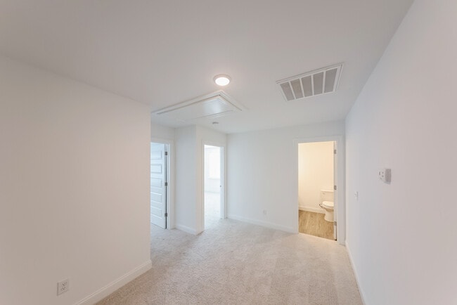 Building Photo - Modern 3-Bedroom Home in Crown Creek Village